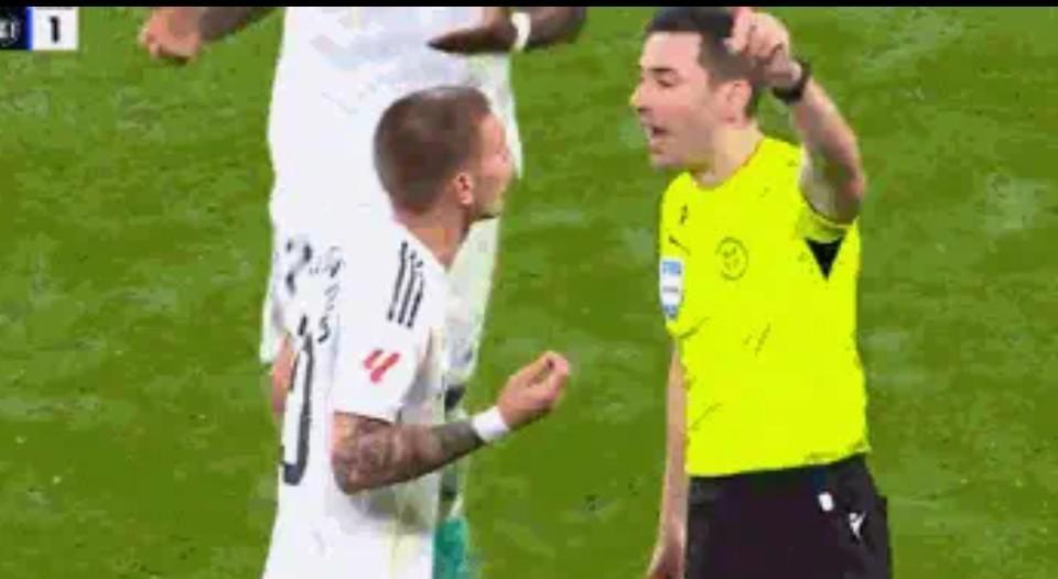 九游官网-马卡揭秘马斯坦托诺怒喷裁判：真耻辱，真TM的耻辱